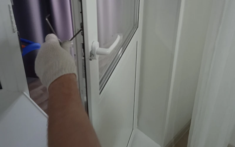 regulirovka balkonnoy dveri